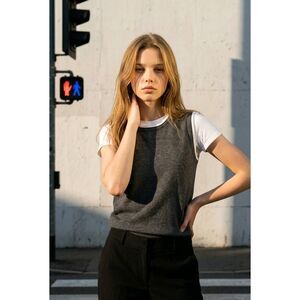 🇬🇪🔺️Cielo Gray w/White Trim Sleeveless Sweater Top Small